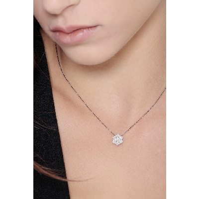Little flower pendat with diamonds