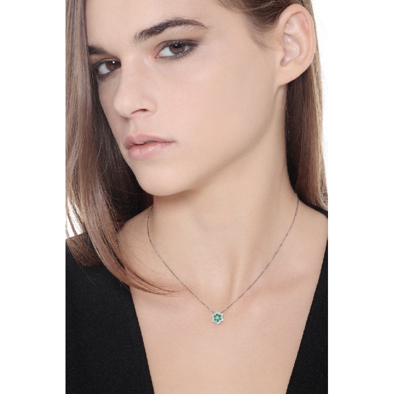 Little flower pendant with emeralds and diamonds