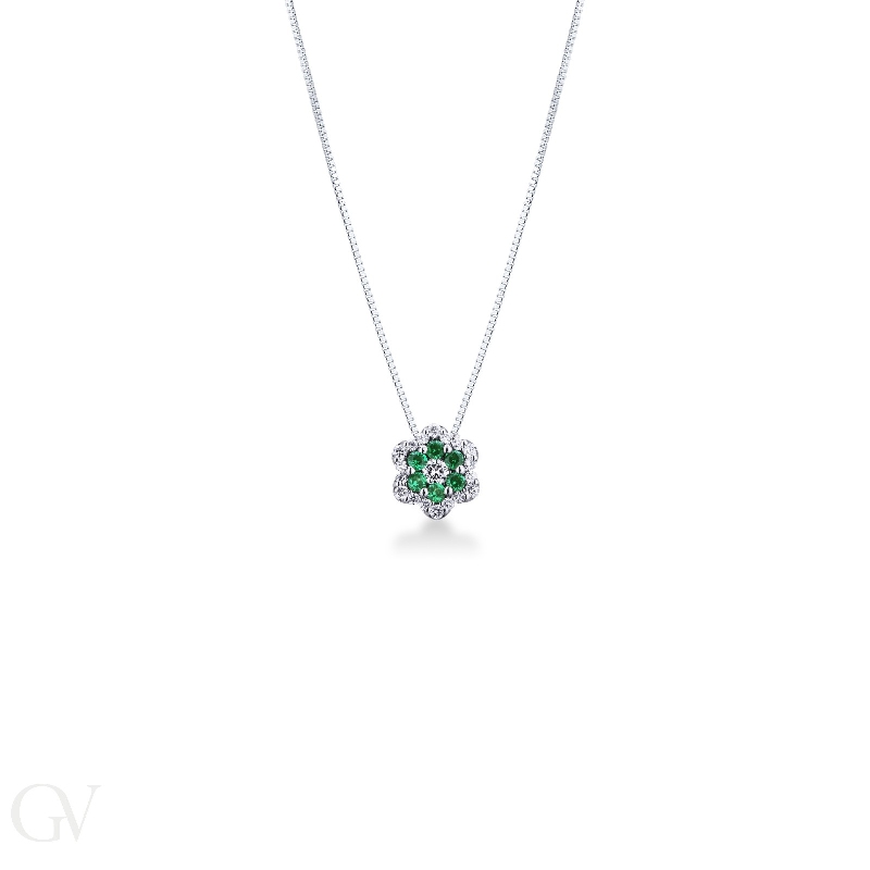 Little flower pendant with emeralds and diamonds