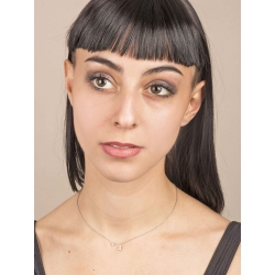 Collana con lettera A e punto luce in oro bianco 18k e diamanti 2