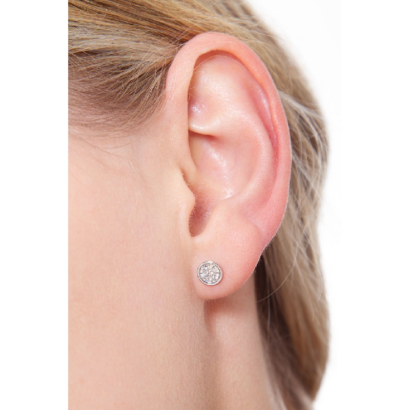 Cluster single earring with diamonds