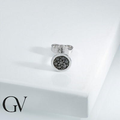 Mono orecchino uomo in oro bianco 18k con pavè brunito in diamanti neri