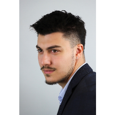 Mono orecchino uomo a lobo in oro Bianco 18k con lettera A in diamanti