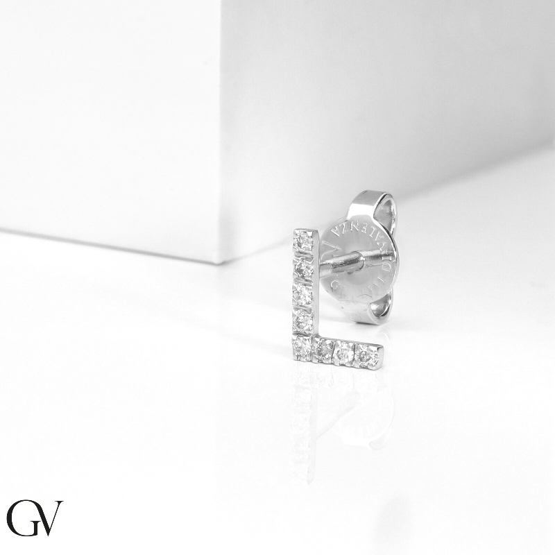 18k white gold single earring in diamonds letter L