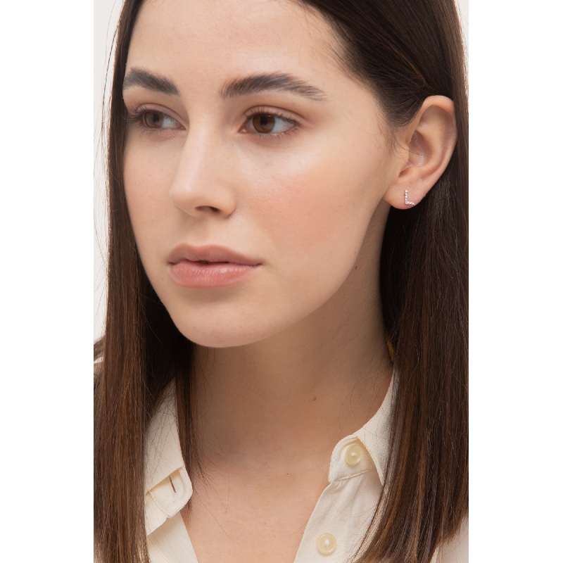 18k white gold single earring in diamonds letter L