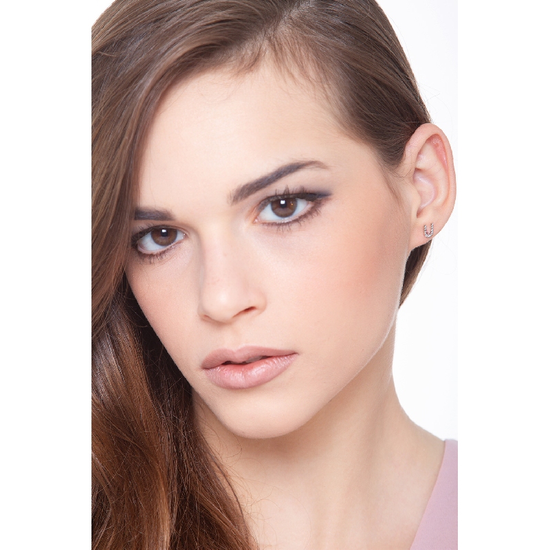 Mono orecchino in oro Bianco 18k con lettera U in diamanti