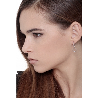 White gold 18k drop earrings with round pendants and diamonds