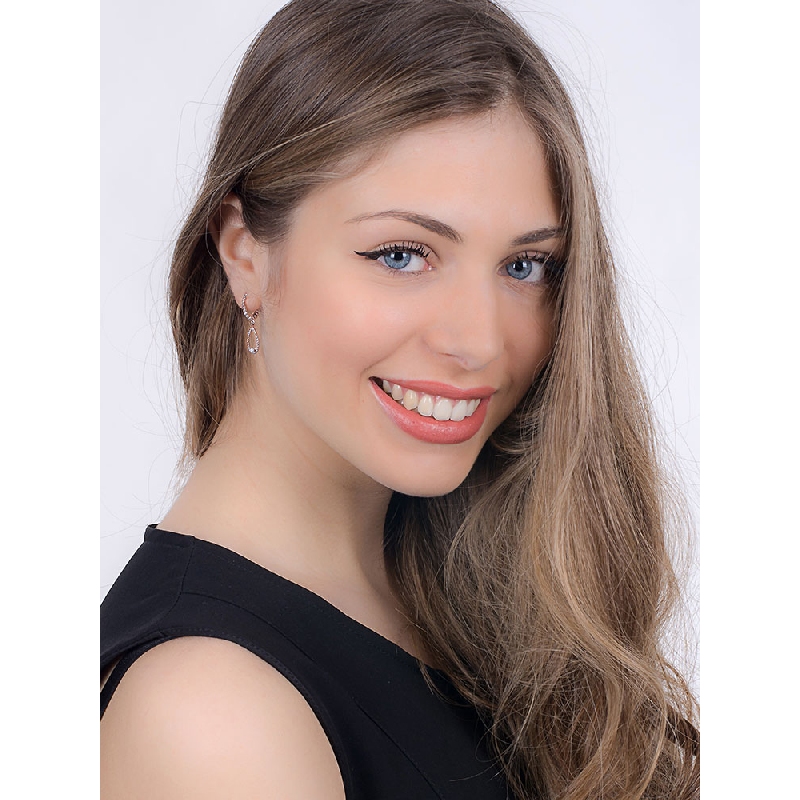 18k white gold drop earrings with pear shaped pendants with diamonds 