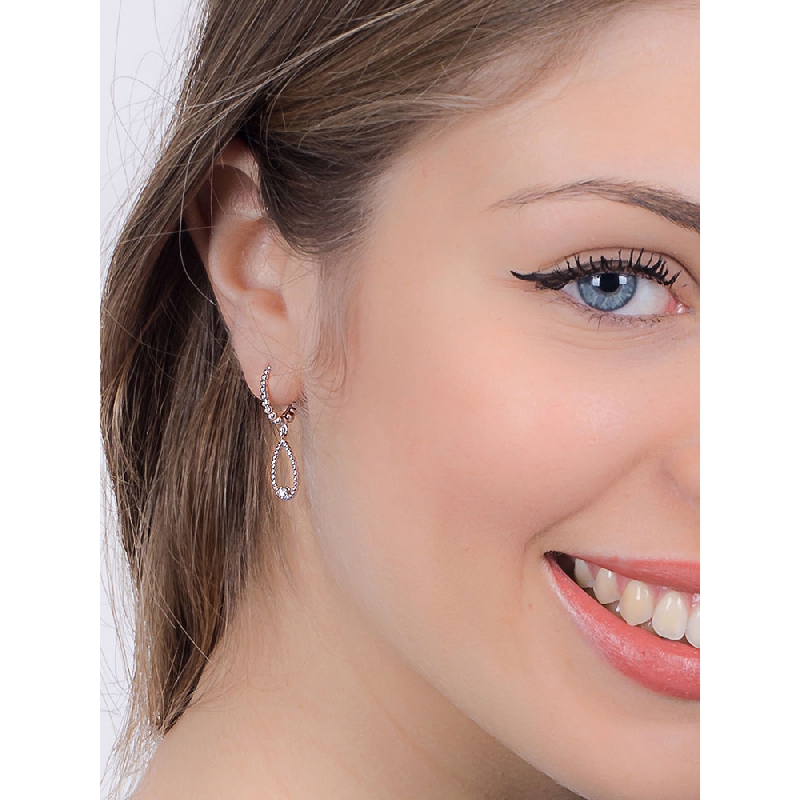 18k white gold drop earrings with pear shaped pendants with diamonds 