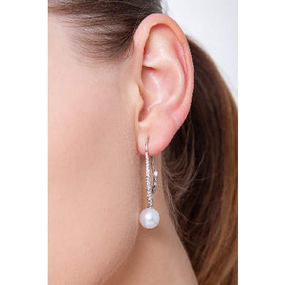 18k white gold drop earrings with 8mm pearls and diamonds 