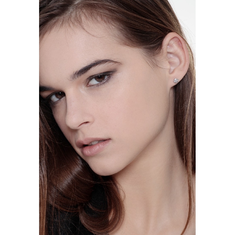 Small quatrefoil earrings with diamonds