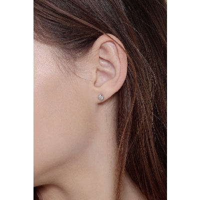 Small quatrefoil earrings with diamonds