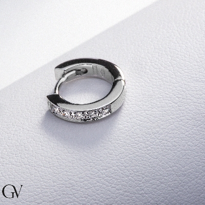 Mono orecchino a cerchio in oro bianco 18k con diamanti, ct. 0,06, uomo