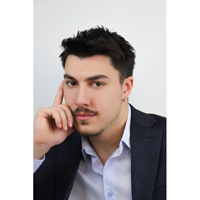 Mono orecchino a piccolo cerchio in oro bianco 18k con diamanti, Uomo