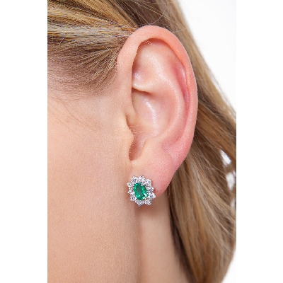 White gold 18k halo stud earrings with emerald and diamonds 