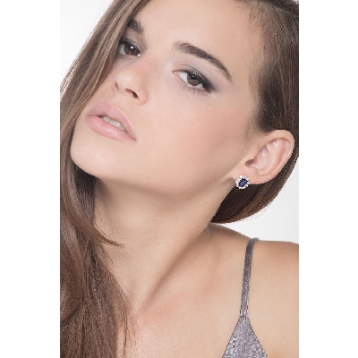 18k white gold halo stud earrings with blue sapphires and diamonds 