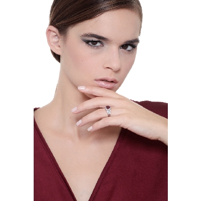 Band ring in white gold 18k with ruby heart cut and diamonds 