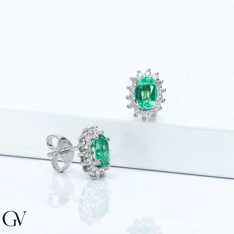 18k white gold halo stud earrings with emeralds and diamonds 