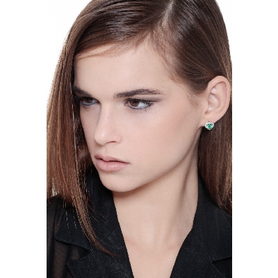 White gold 18k halo stud earrings with emeralds heart cut and diamonds 