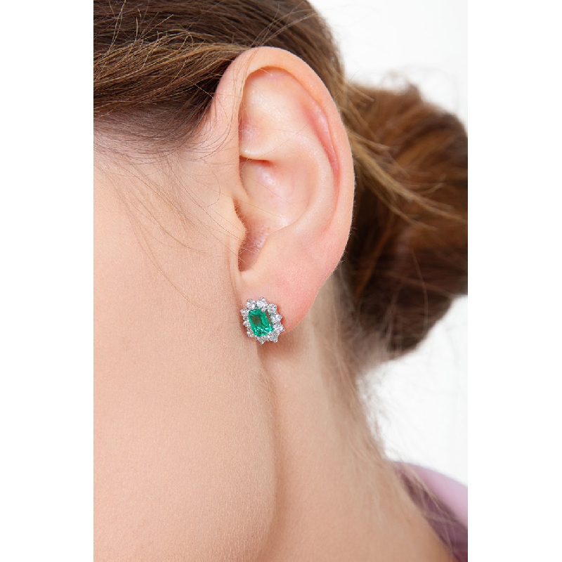 Halo stud earrings with emeralds and diamonds in white gold 18k