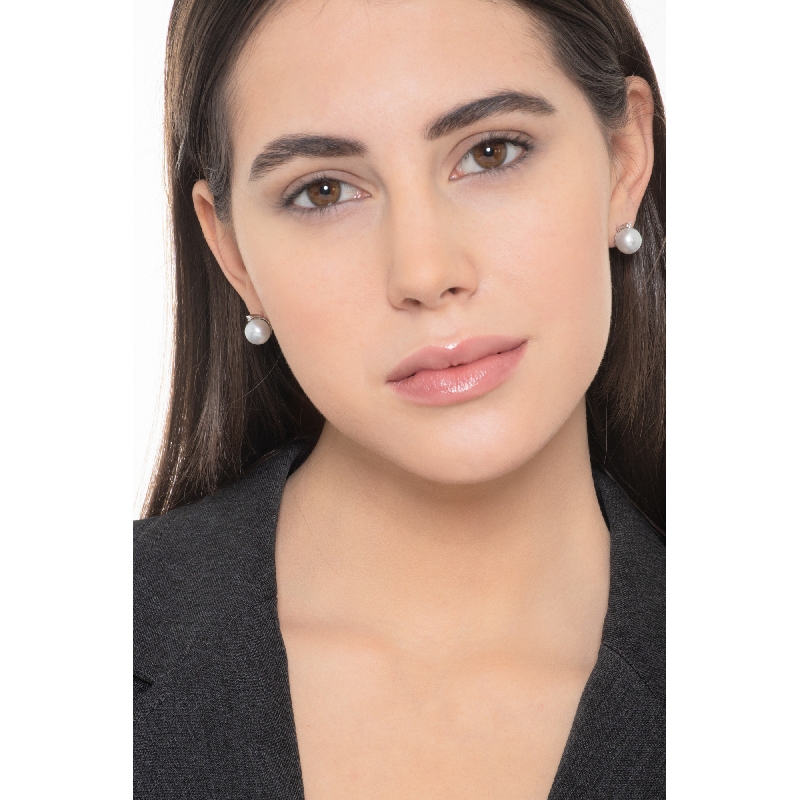 White gold 18k stud earrings with diamonds and pearls