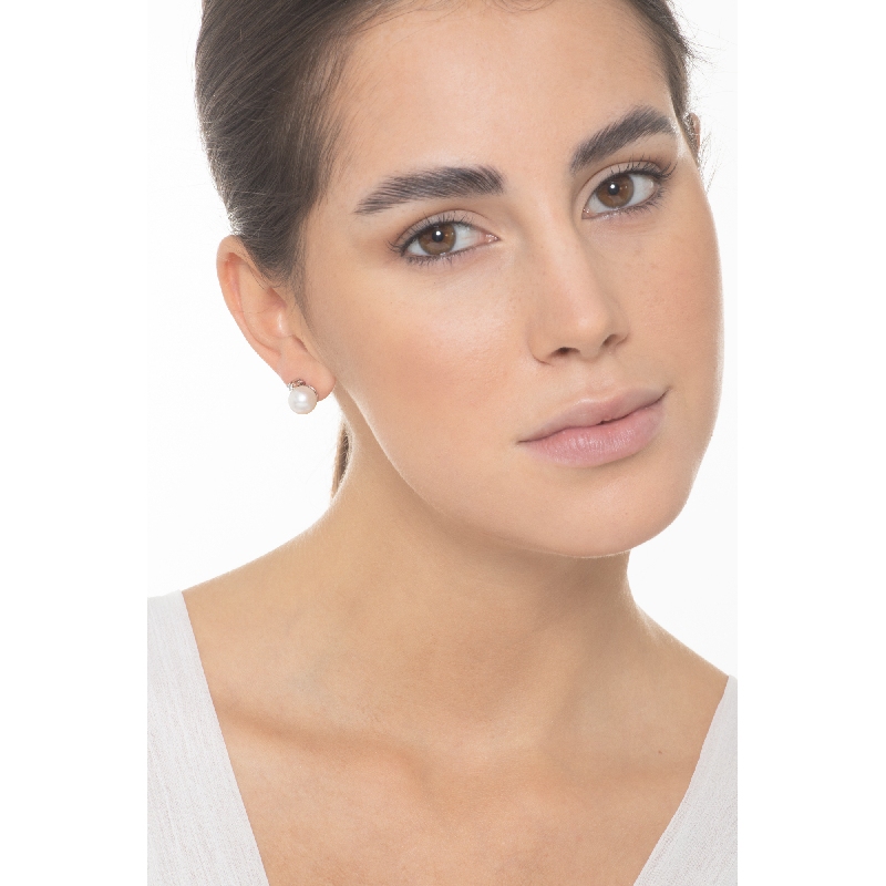 White gold 18k stud earrings with pearls of about 9 mm and diamonds 
