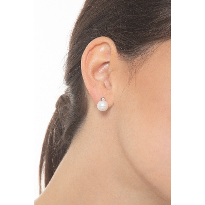 White gold 18k stud earrings with pearls of about 9 mm and diamonds 