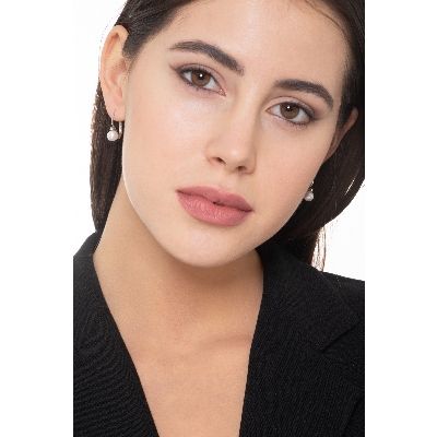 White gold 18k earrings with natural cultivated pearl and diamonds 