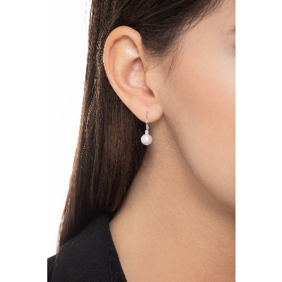 White gold 18k earrings with natural cultivated pearl and diamonds 