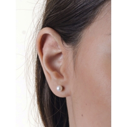 Yellow gold 18k stud earrings with 5 mm natural cultivated pearls 2