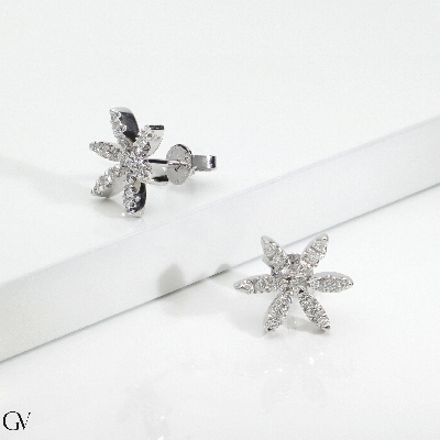 18k white gold earrings with flowers in diamonds 