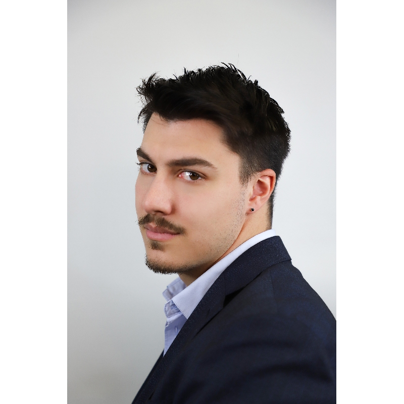 4 prong single stud earring with black diamond