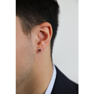 4 prong single stud earring with black diamond