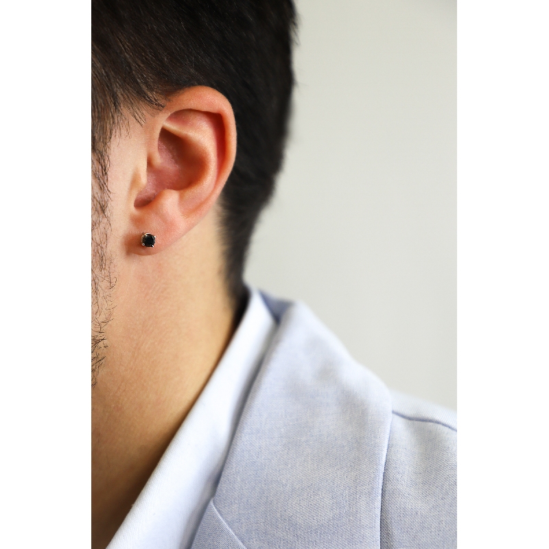 Mono orecchino in oro bianco 18k a 4 griffe con diamante nero, 0.40 ct, Uomo