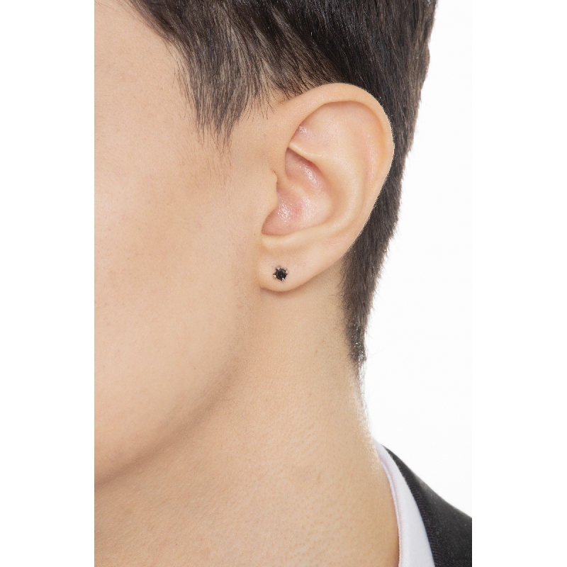 Mono orecchino in oro bianco 18k a 4 griffe con diamante nero, 0.18 ct, Uomo