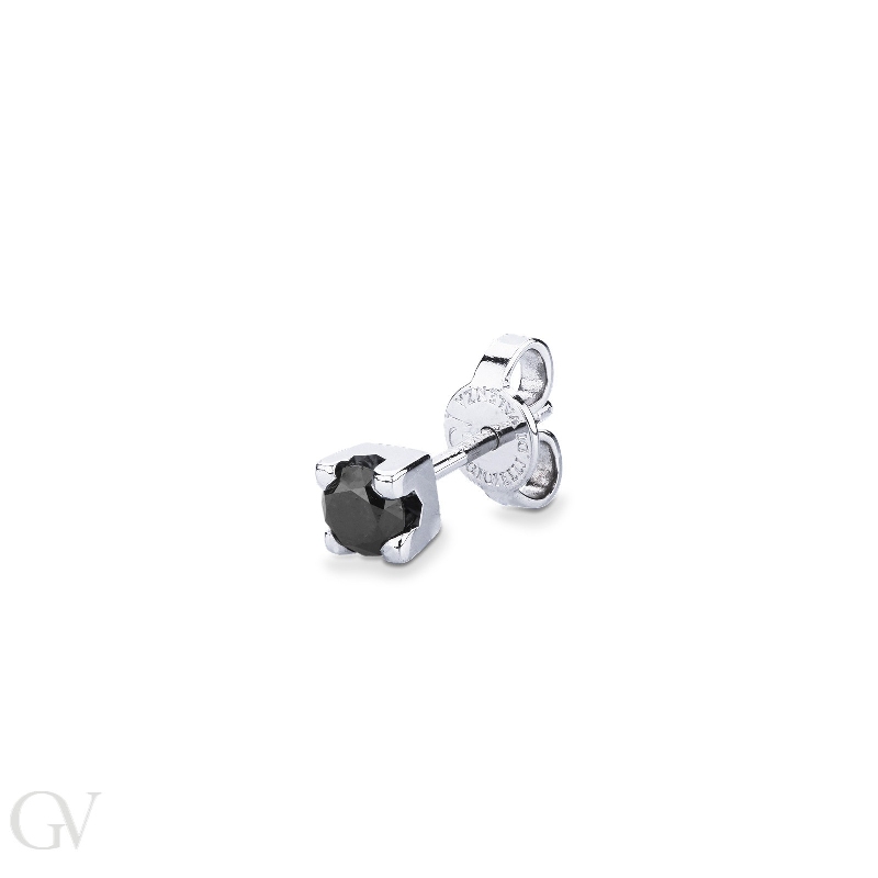 Mono orecchino in oro bianco 18k a 4 griffe con diamante nero, 0.25 ct