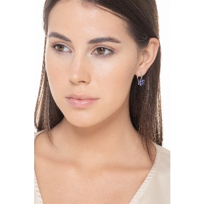 18k white gold earrings with blue sapphires and diamonds flower shaped