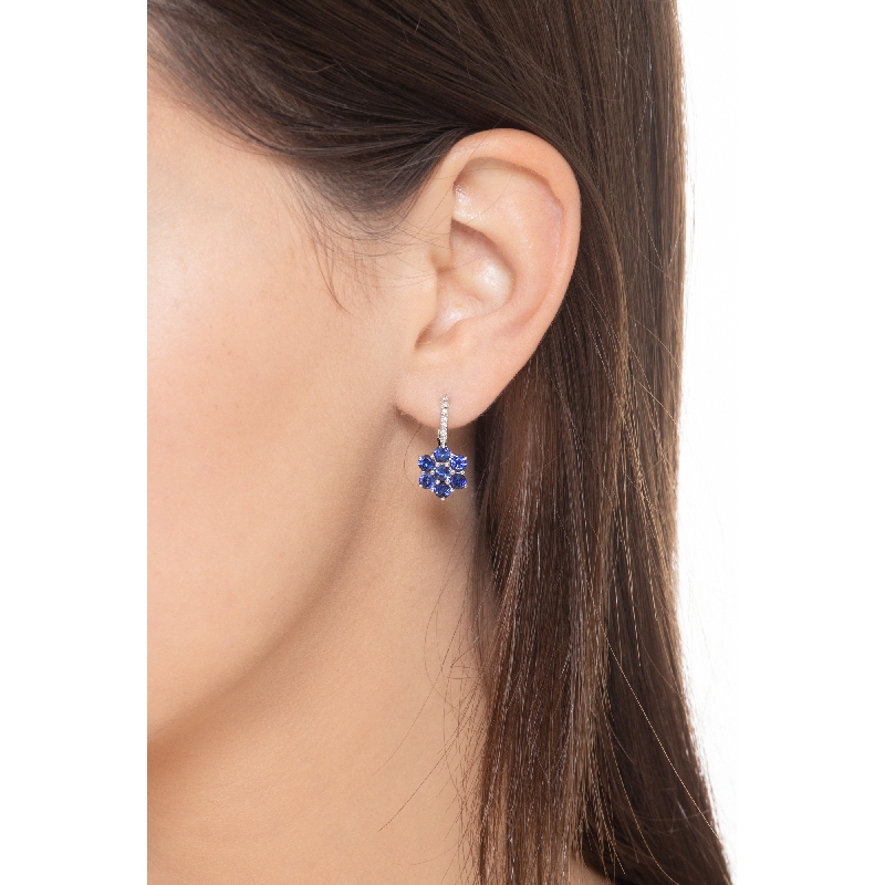 18k white gold earrings with blue sapphires and diamonds flower shaped