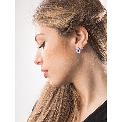 18k white gold halo stud earrings with blue sapphires pear cut and diamonds