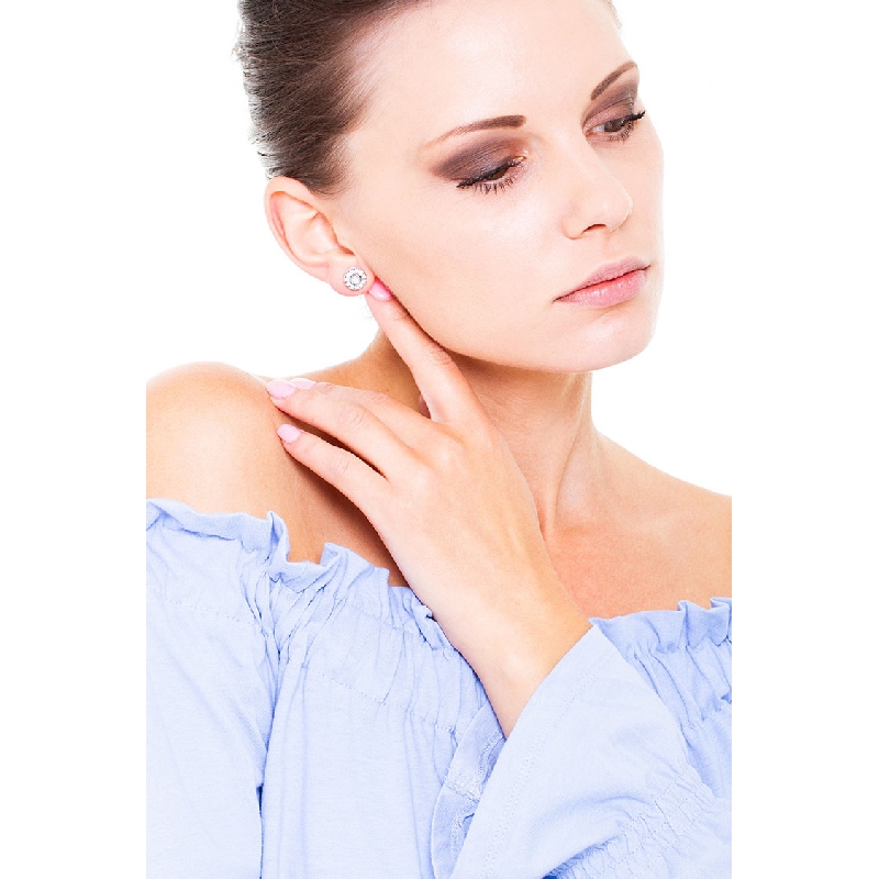 18k white gold round cluster earrings with diamonds