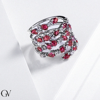 18k white gold with rubies pear cut and diamonds 