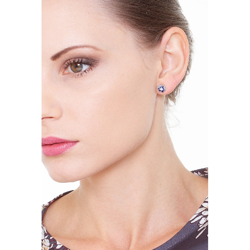 18k white gold cluster earrings with blue sapphires and round cut diamond