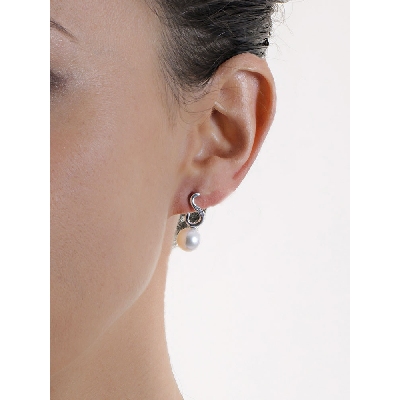 White gold 18k studs with pearls and diamonds 