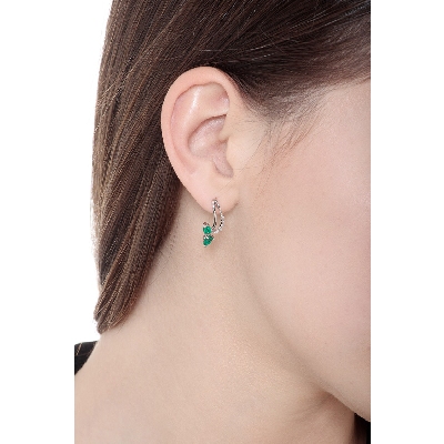 18k white gold earrings with 2 pear cut emeralds and diamonds