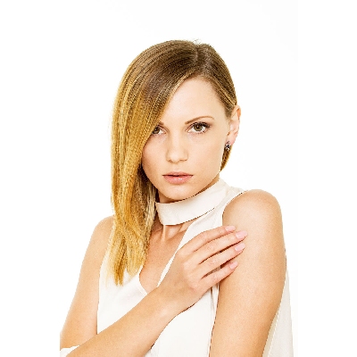 Fancy earrings in 18k white gold with diamonds and blue sapphires