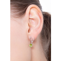 White gold 18k earrings with diamonds and peridots  2