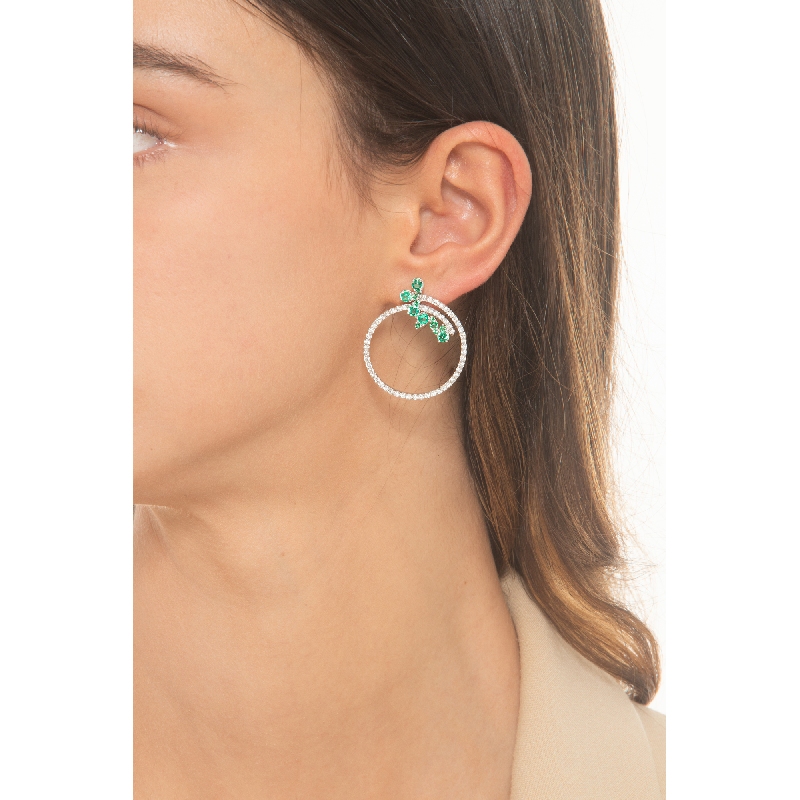 Hoop earrings in white gold 18k with emeralds and diamonds