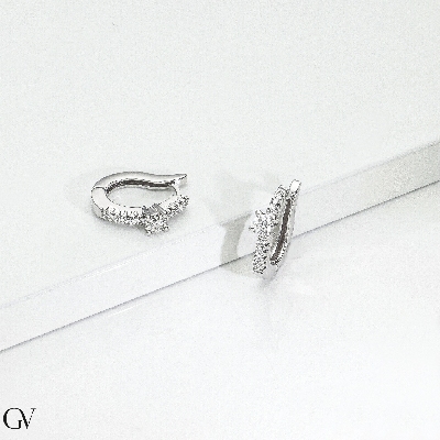 18k white gold oval earrings with diamonds