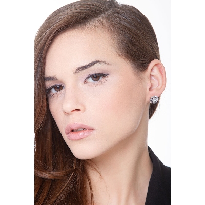 18k white gold round stud cluster earrings with diamonds 