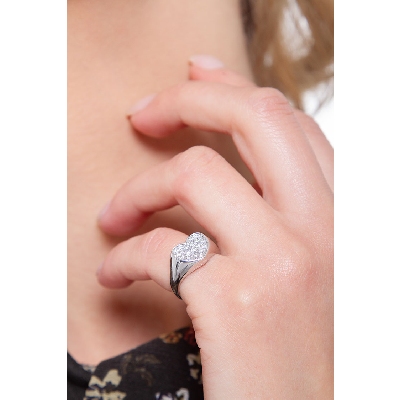 White gold 18k pinky ring with diamonds 